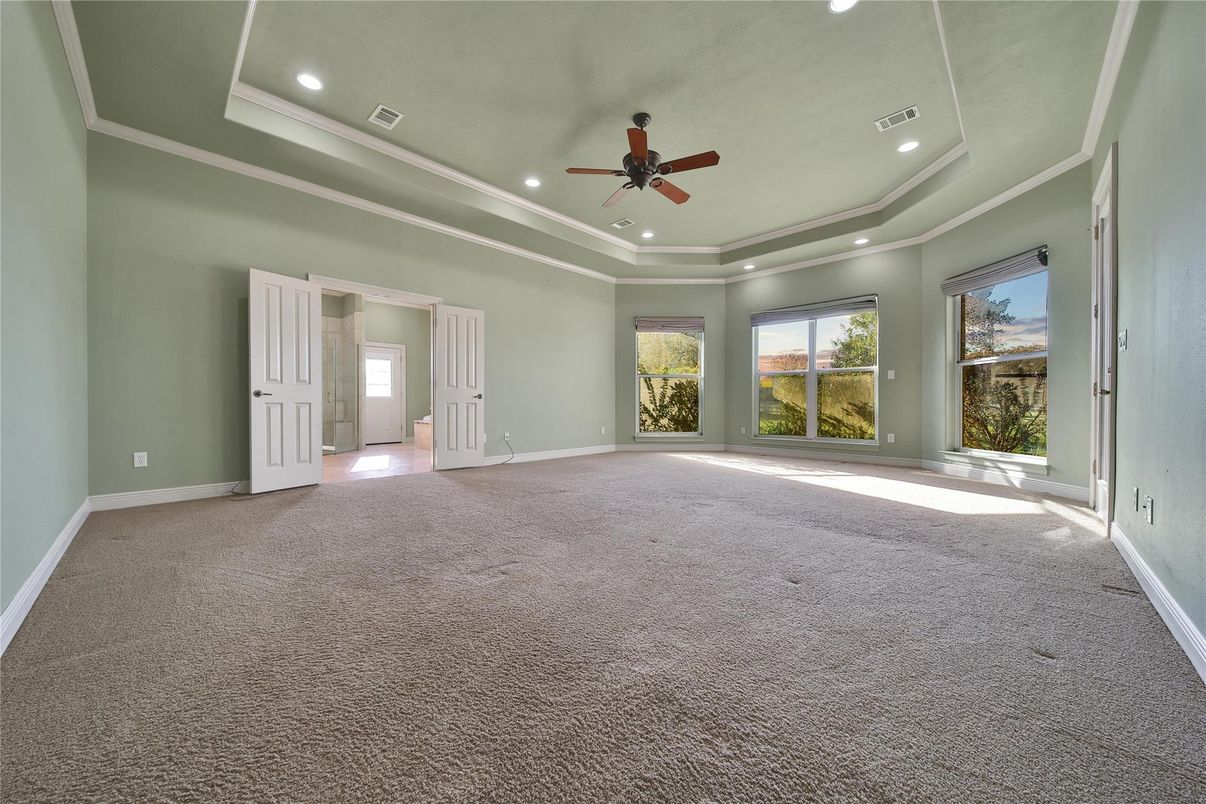 Empty room, Interior, Recessed Lighting