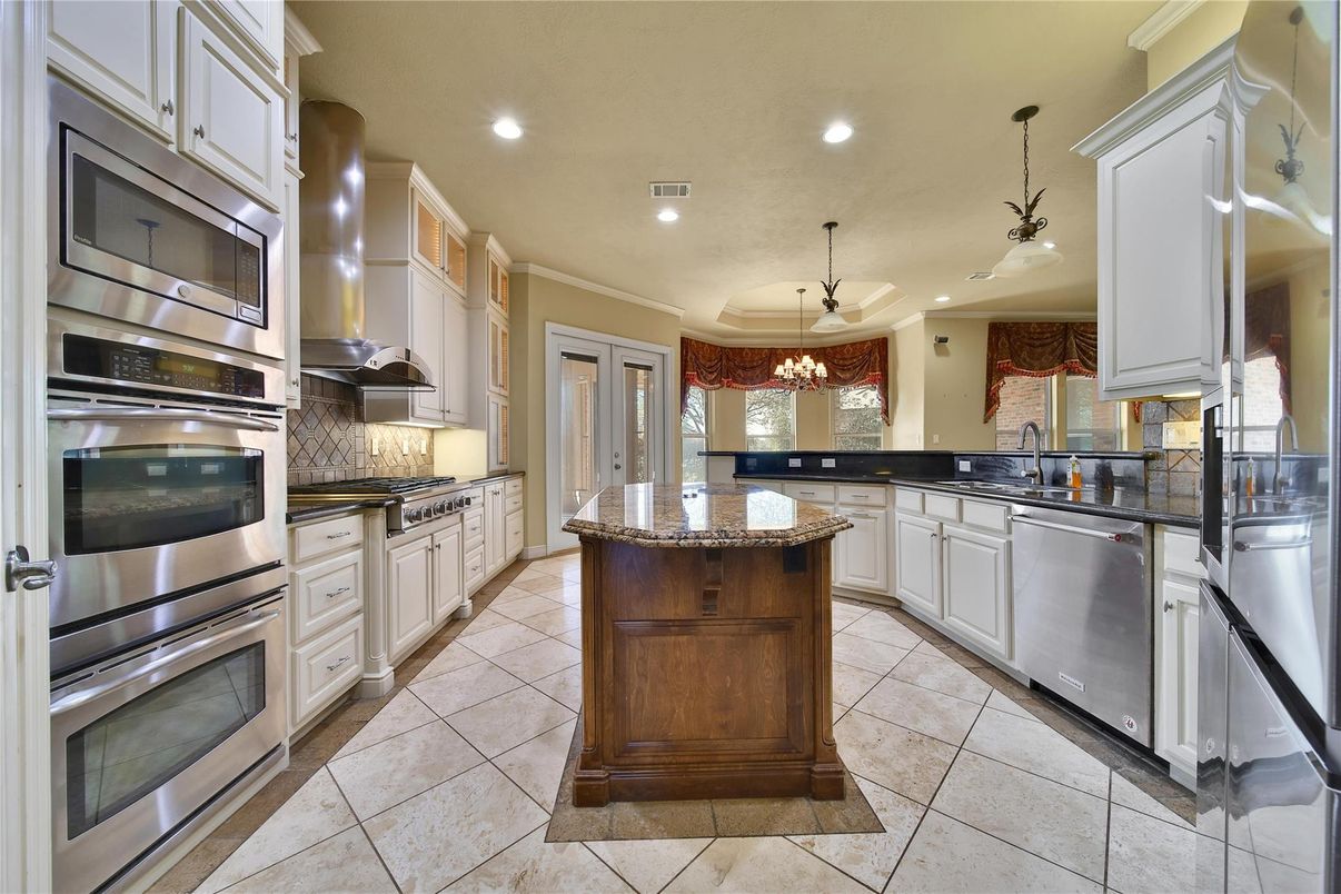 Interior, Kitchen, Pendant Lights, Recessed Lighting, Stainless Steel Appliances