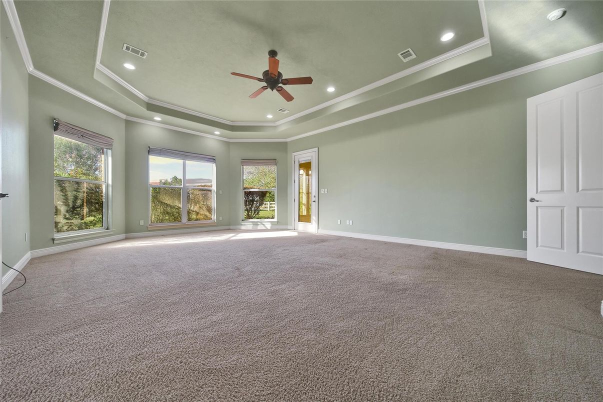 Empty room, Interior, Recessed Lighting