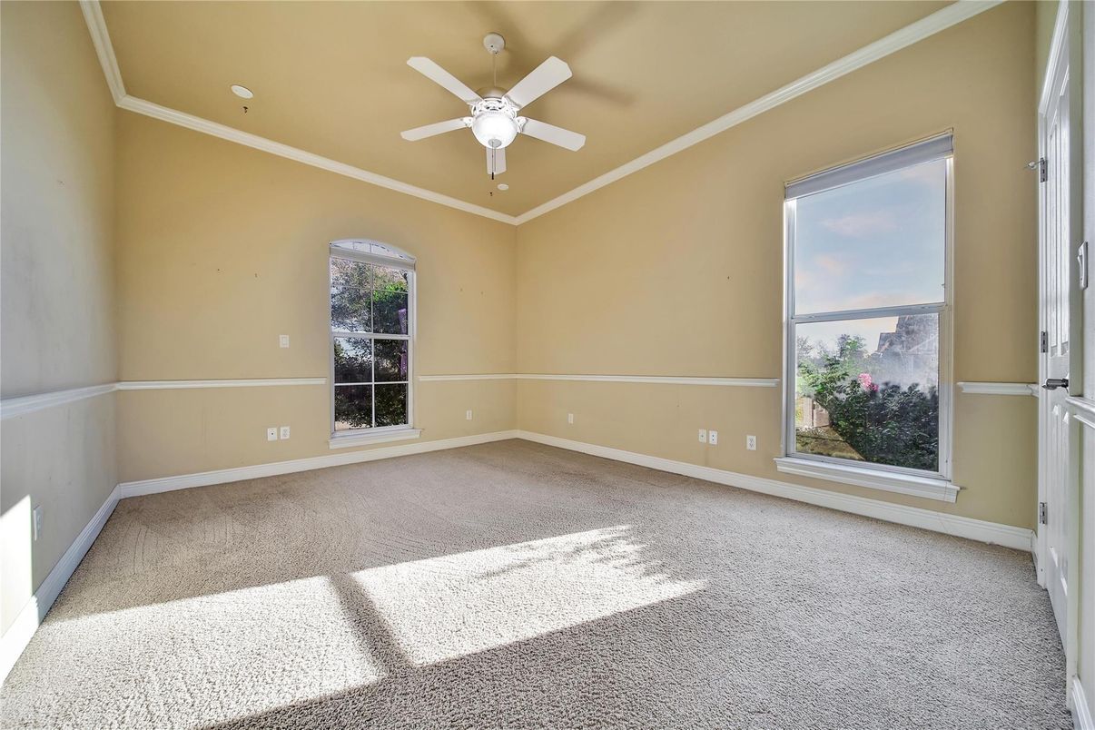 Empty room, Interior