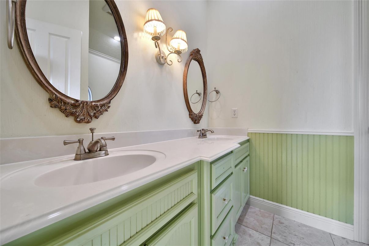 Bathroom, Dual Sink Vanities, Interior