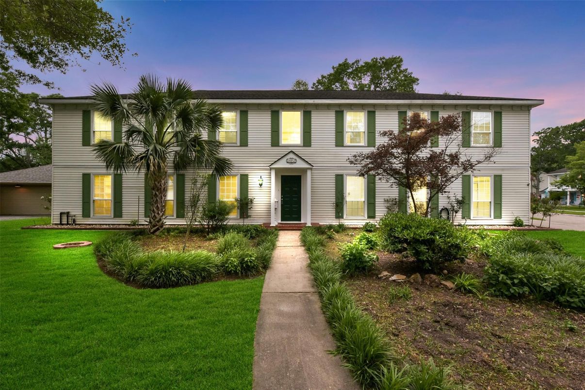 Exterior, Facade, Georgian