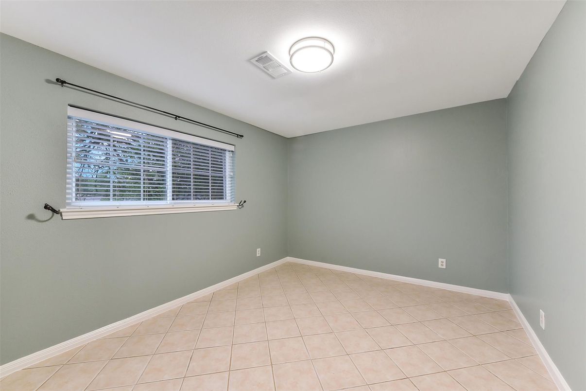 Empty room, Interior