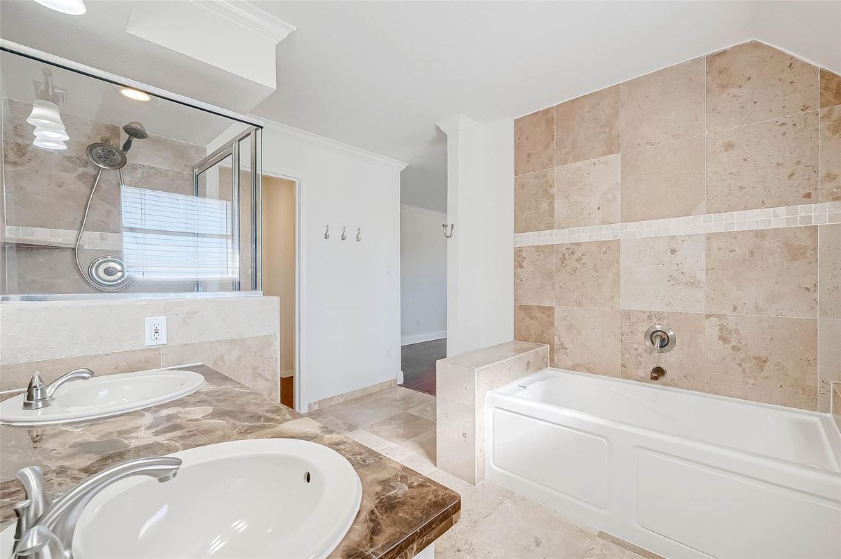 Bathroom, Dual Sink Vanities, Interior, Recessed Lighting