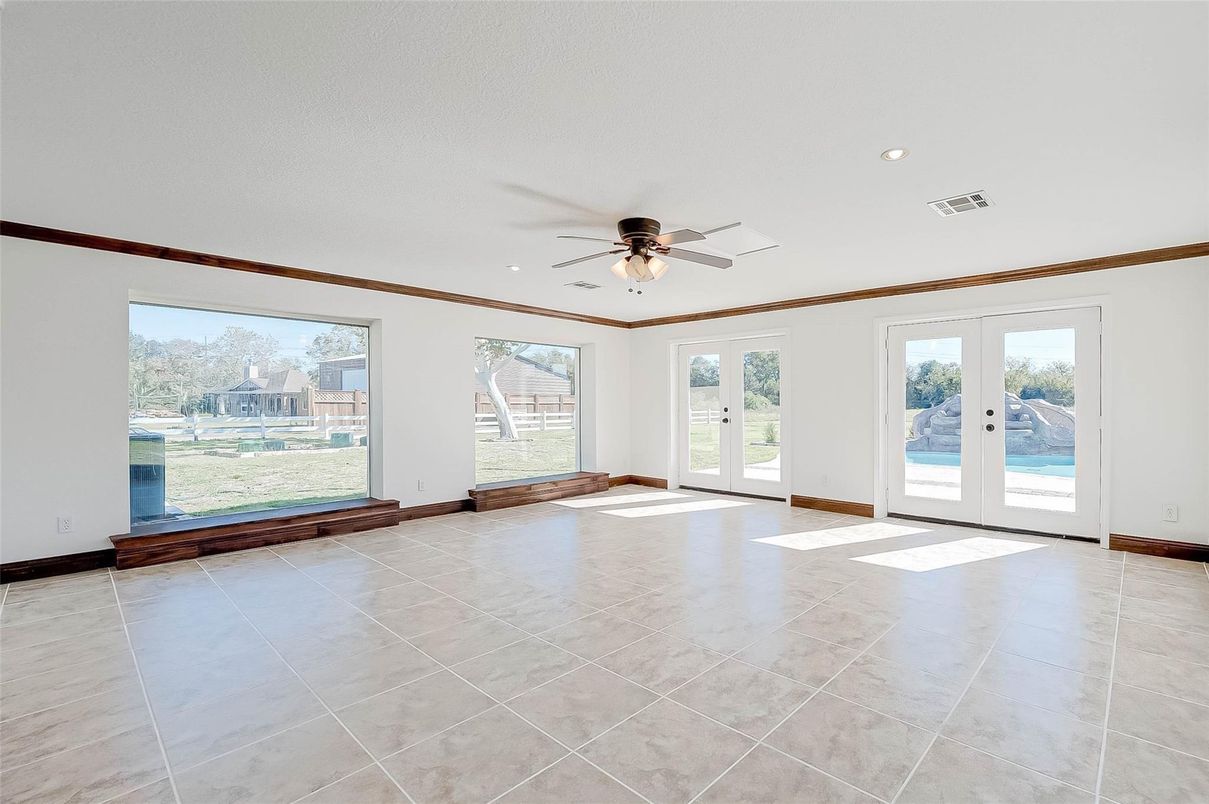 Empty room, Interior, Recessed Lighting