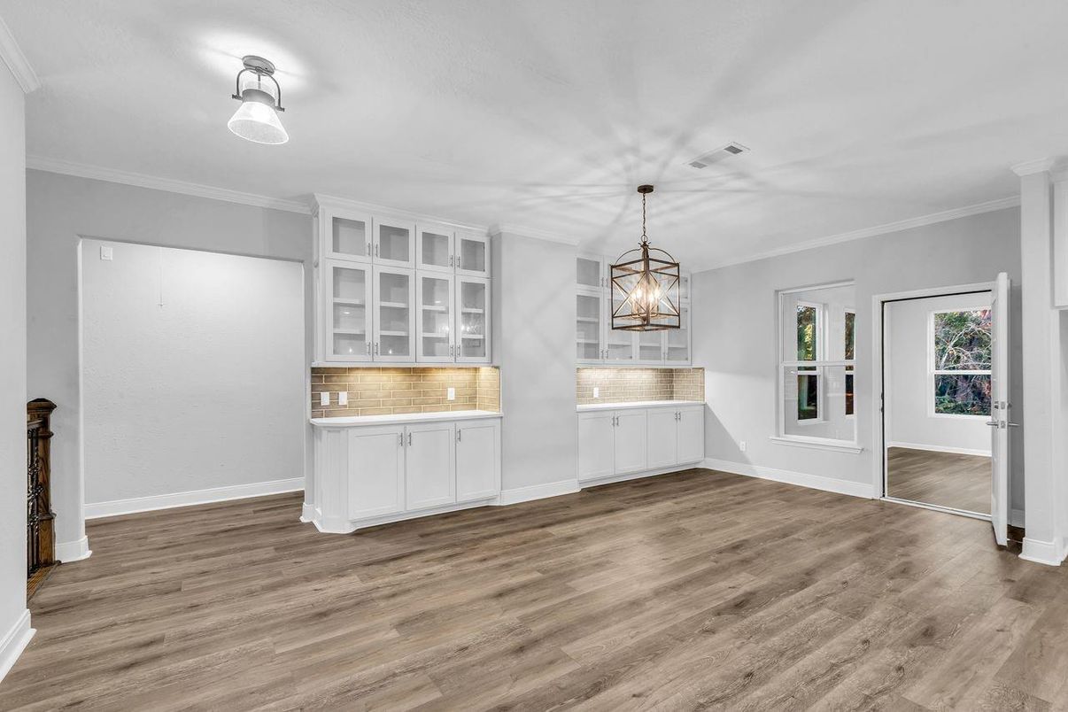 Empty room, Interior, Pendant Lights, Wood Texture Flooring