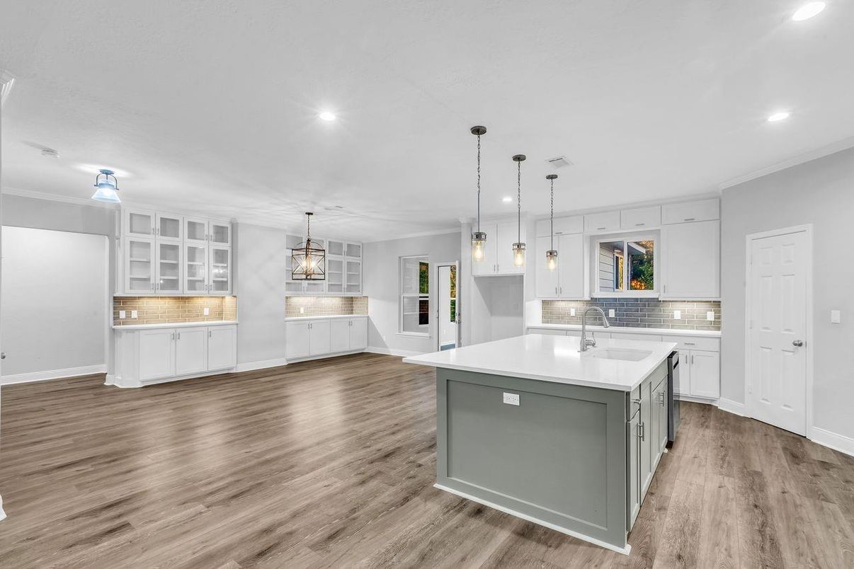 Interior, Kitchen, Pendant Lights, Recessed Lighting, Wood Texture Flooring