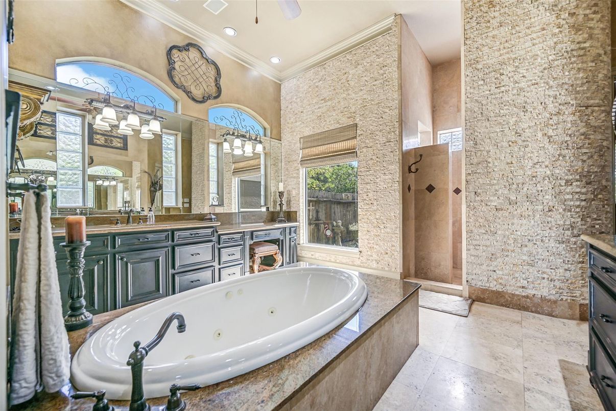 Bathroom, Dual Sink Vanities, Interior, Recessed Lighting