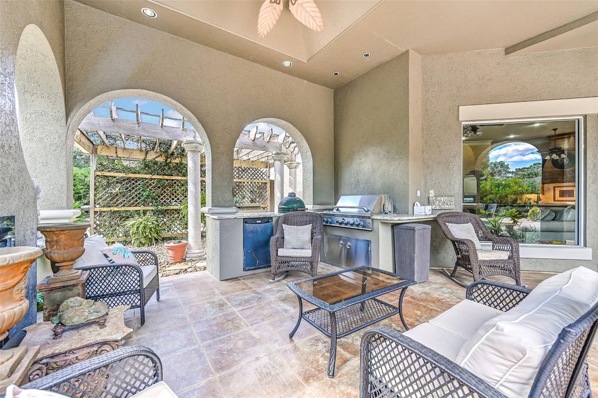 Exterior, Outdoor Kitchen