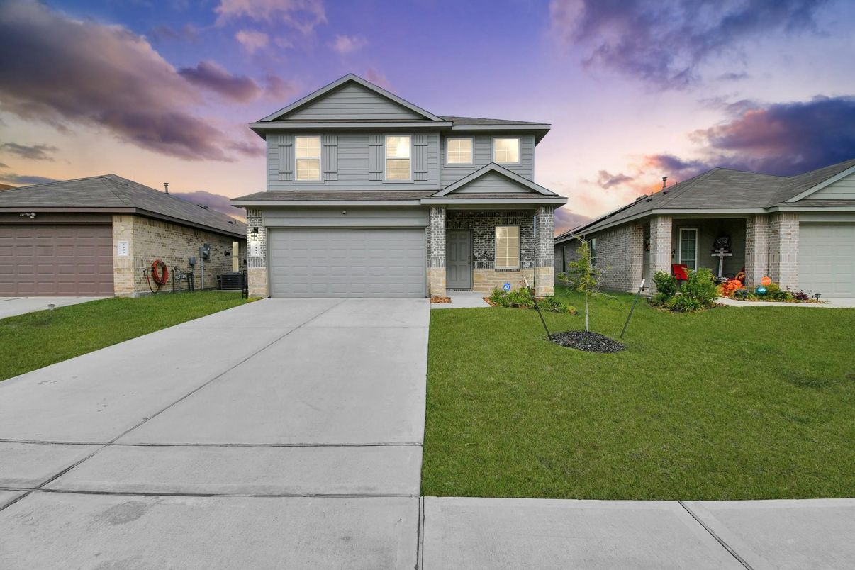 Attached, Exterior, Facade, American Craftsman