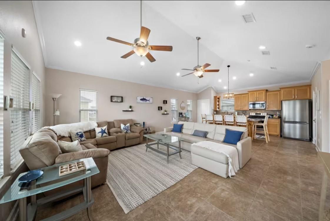 Dining room, Interior, Kitchen, Living room, Pendant Lights, Recessed Lighting, Stainless Steel Appliances
