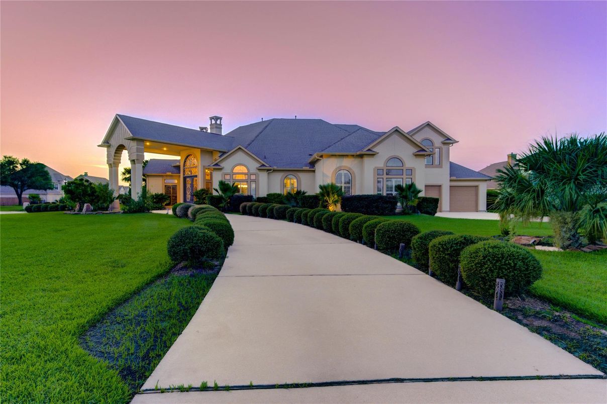 Backyard, Exterior, Facade, French Provincial