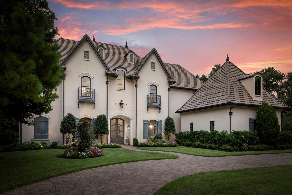 Exterior, Facade, French Provincial