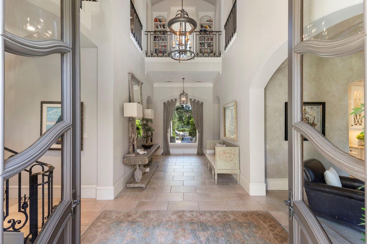 Chandelier, Interior, Pendant Lights