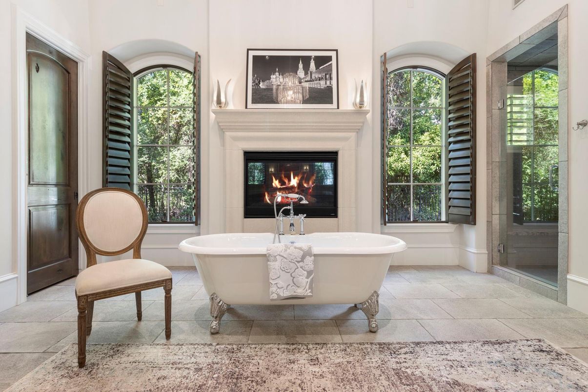 Bathroom, Fireplace, Free Standing Baths, Interior