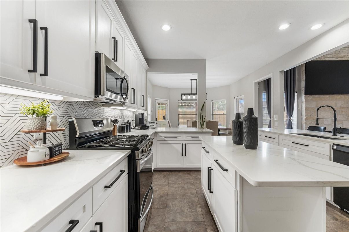 Interior, Kitchen, Pendant Lights, Recessed Lighting, Stainless Steel Appliances