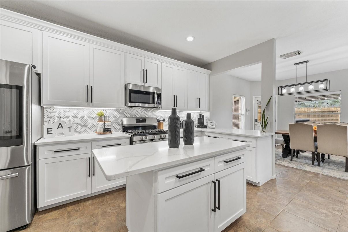 Dining room, Interior, Kitchen, Pendant Lights, Recessed Lighting, Stainless Steel Appliances