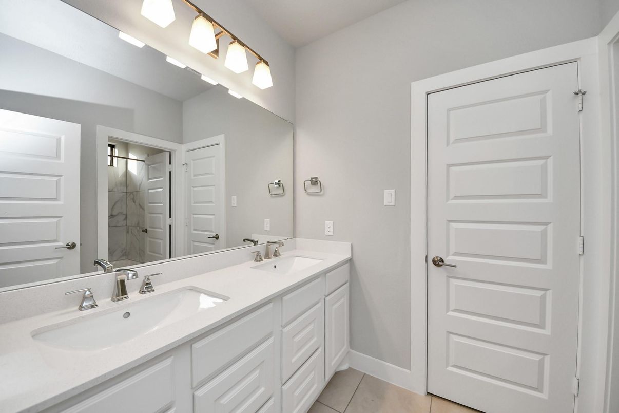 Bathroom, Dual Sink Vanities, Interior