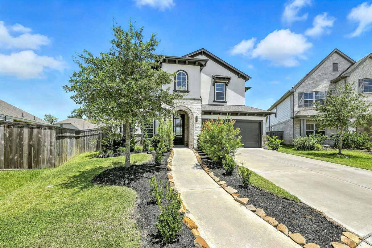 Attached, Exterior, Facade, French Provincial