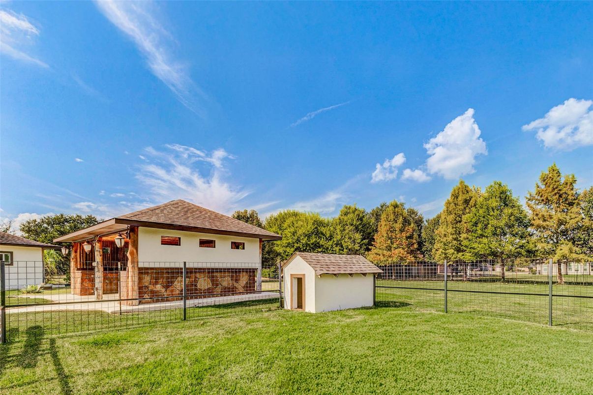 Backyard, Exterior