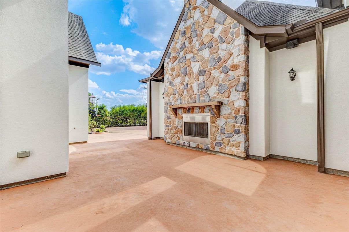 Exterior, Fireplace