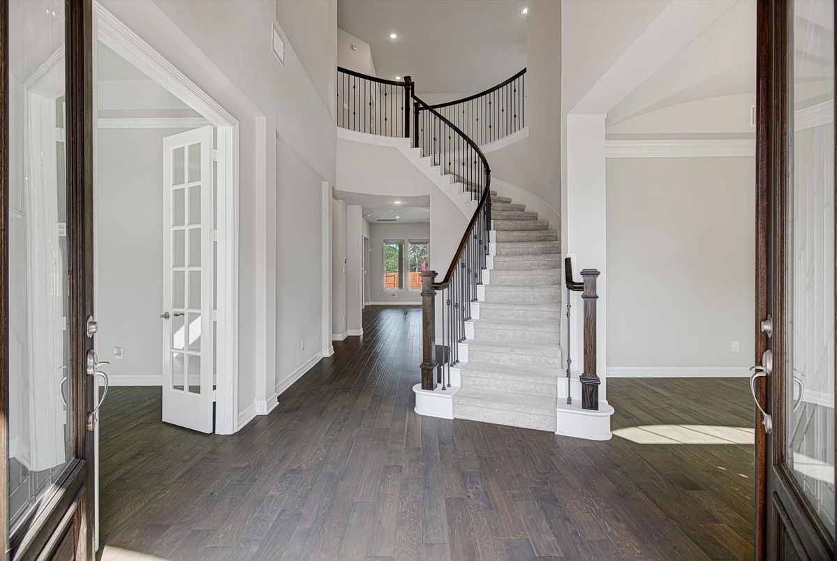 Interior, Recessed Lighting, Wood Texture Flooring