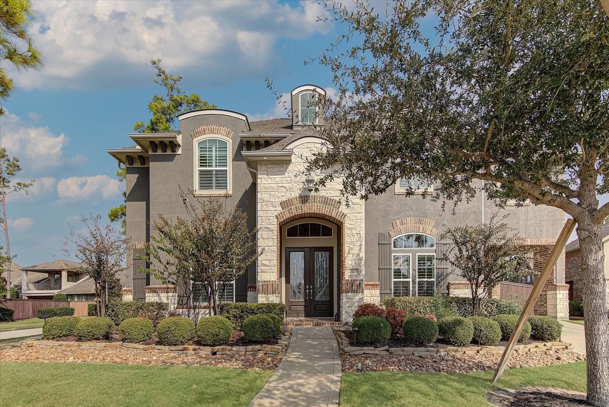 Exterior, Facade, French Provincial