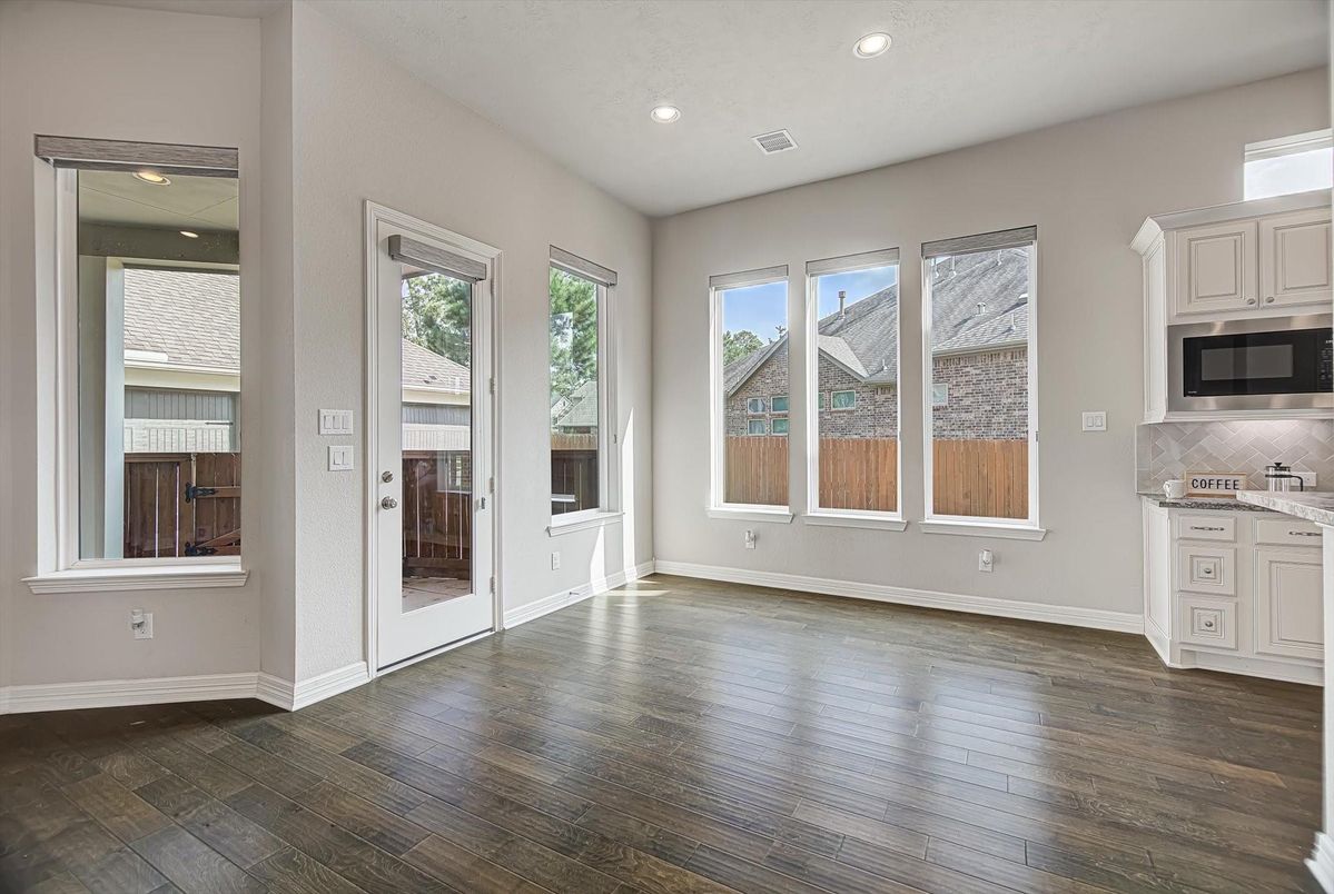 Empty room, Interior, Recessed Lighting, Wood Texture Flooring
