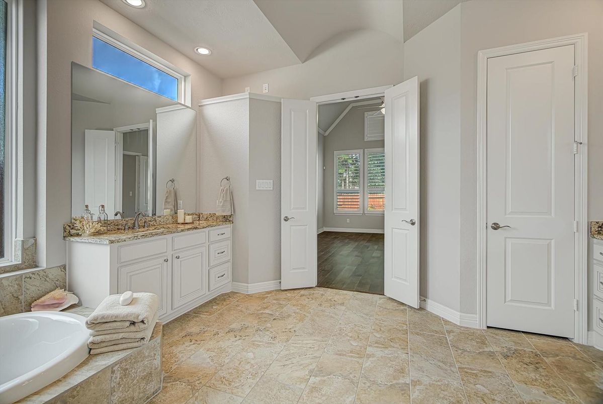 Bathroom, Interior, Recessed Lighting