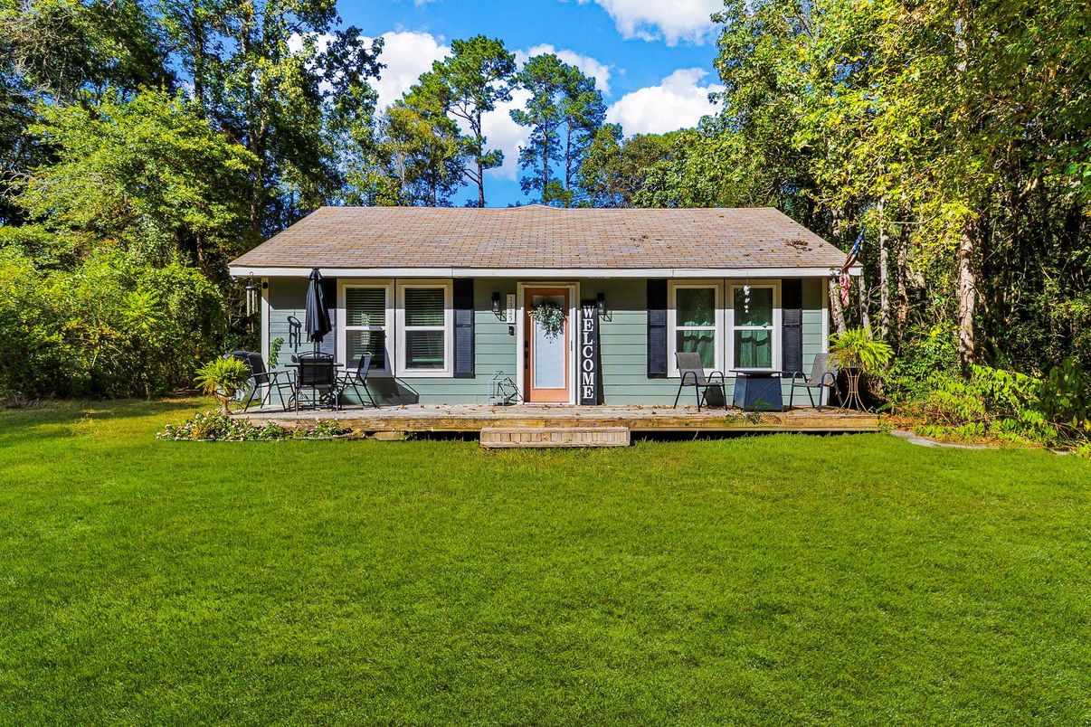 Backyard, Exterior, Facade, Ranch