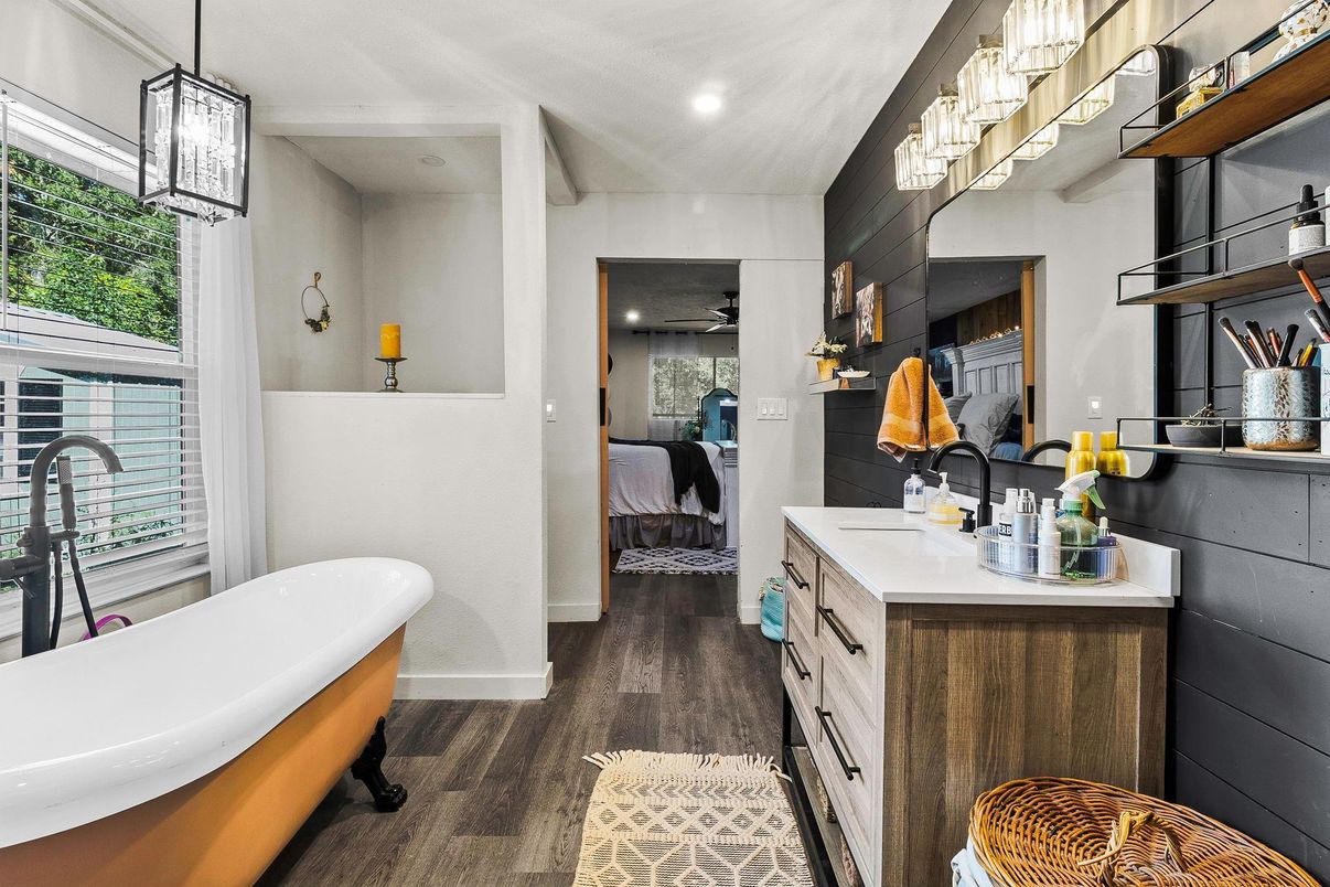 Bathroom, Bedroom, Free Standing Baths, Interior, Pendant Lights, Recessed Lighting, Wood Texture Flooring