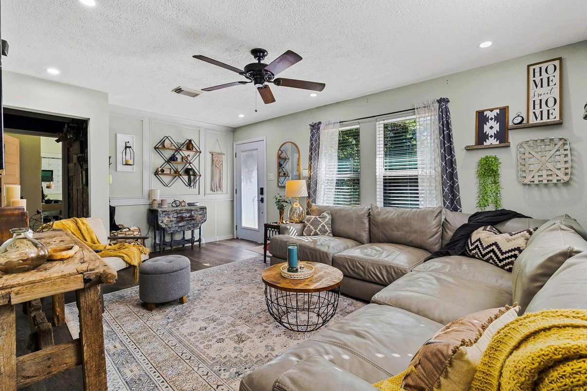 Interior, Living room, Recessed Lighting, Wood Texture Flooring