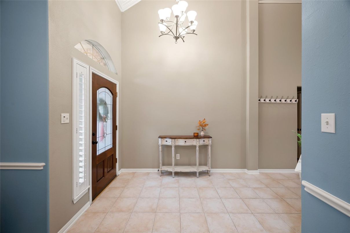 Chandelier, Interior