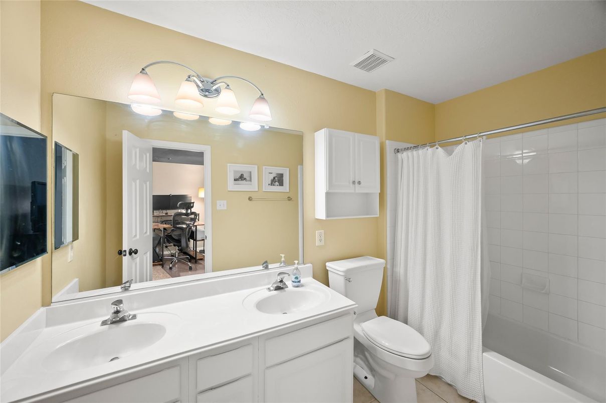 Bathroom, Dual Sink Vanities, Interior