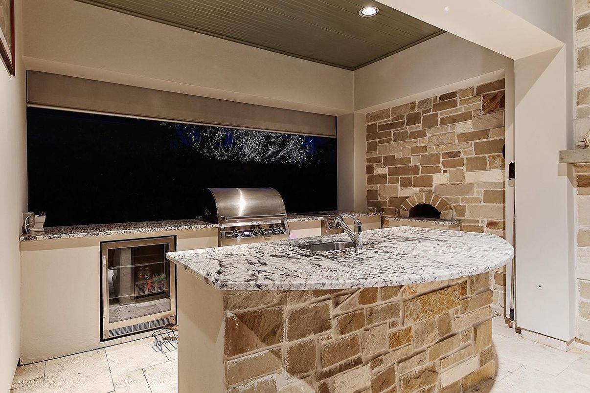 Exterior, Outdoor Kitchen