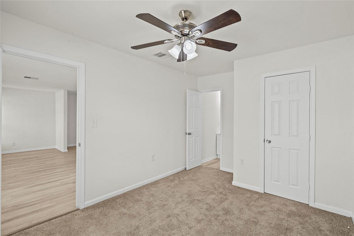 Empty room, Interior