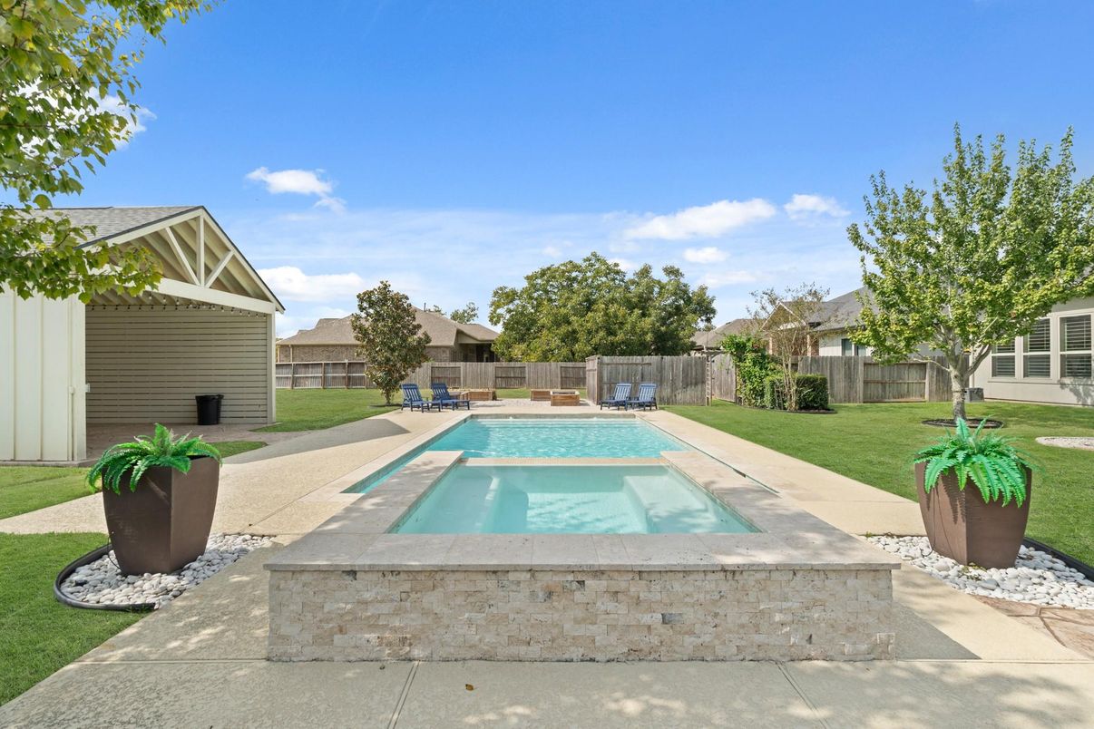 Exterior, Pool