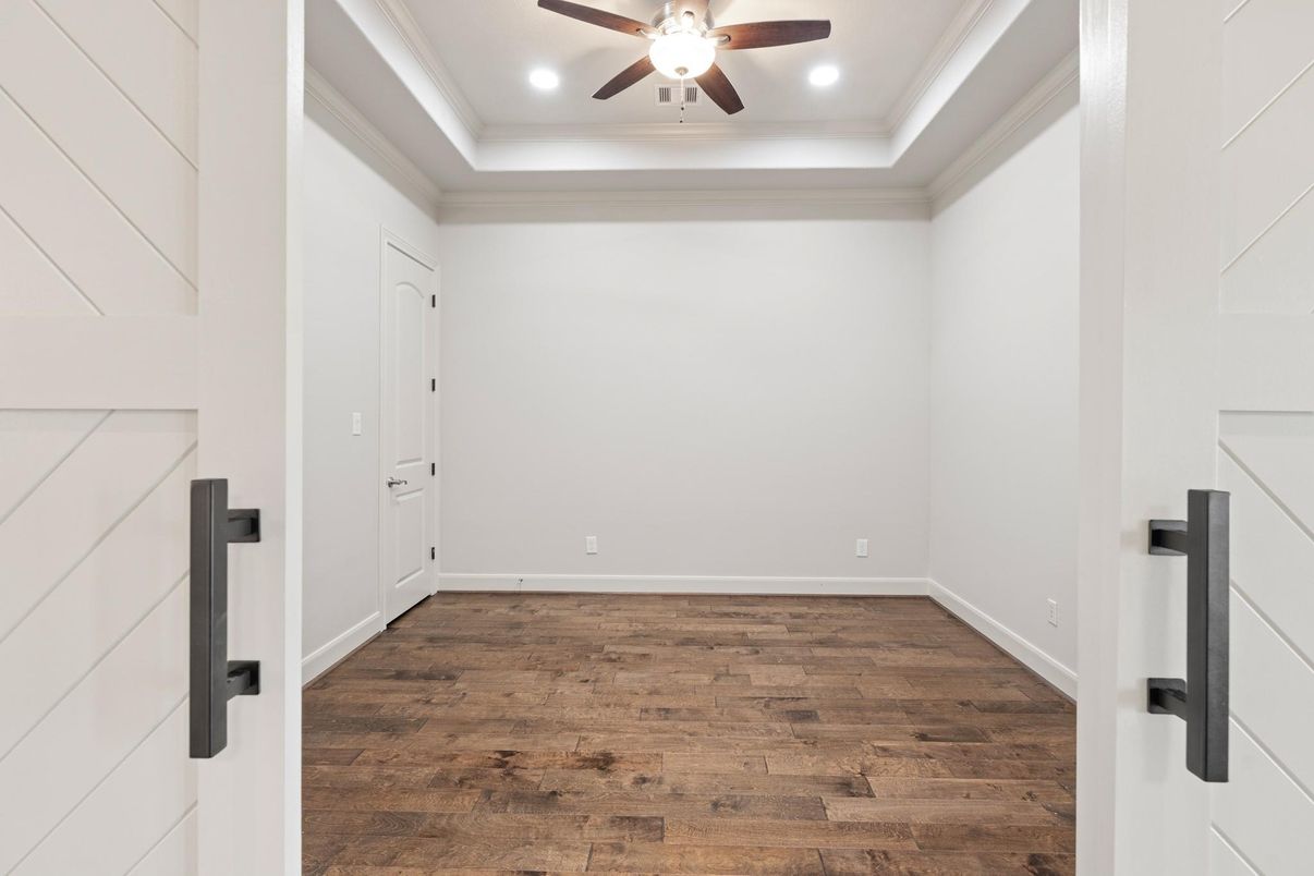 Empty room, Interior, Recessed Lighting, Wood Texture Flooring