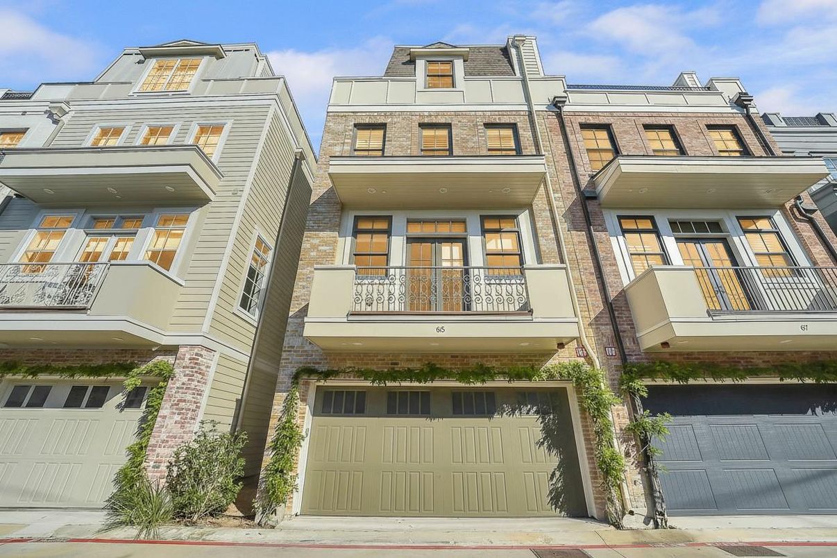 Attached, Exterior, Facade, Rowhouse