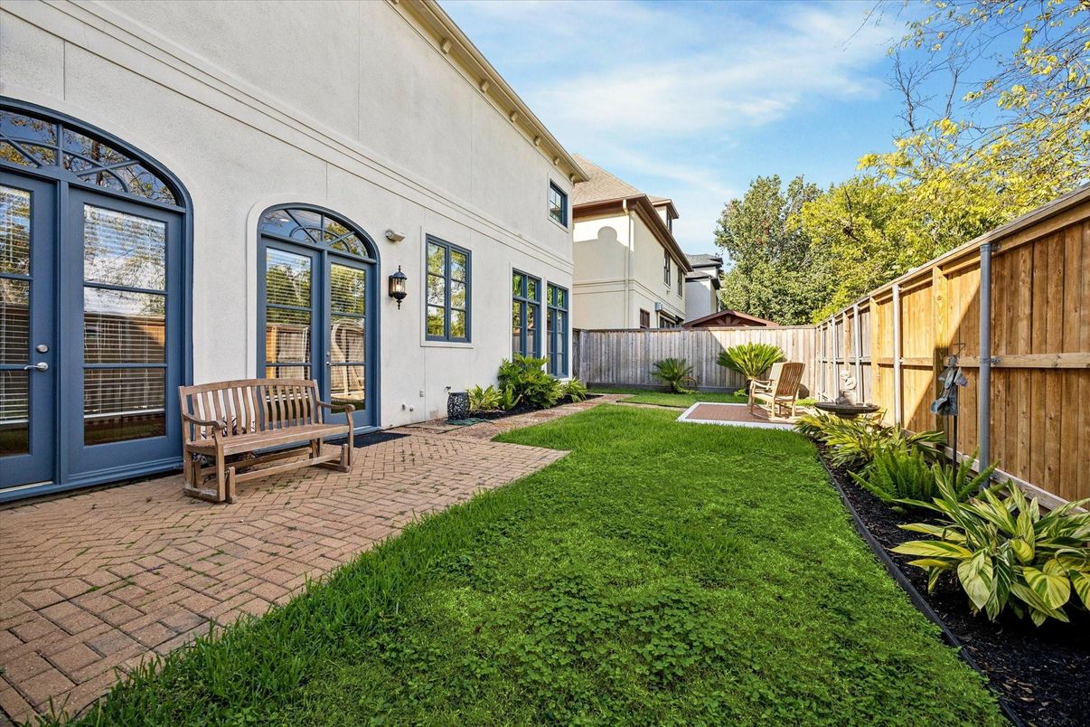 Backyard, Exterior