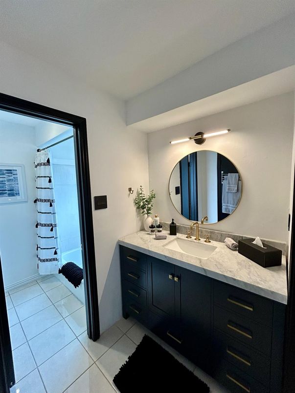 Bathroom, Dual Sink Vanities, Interior