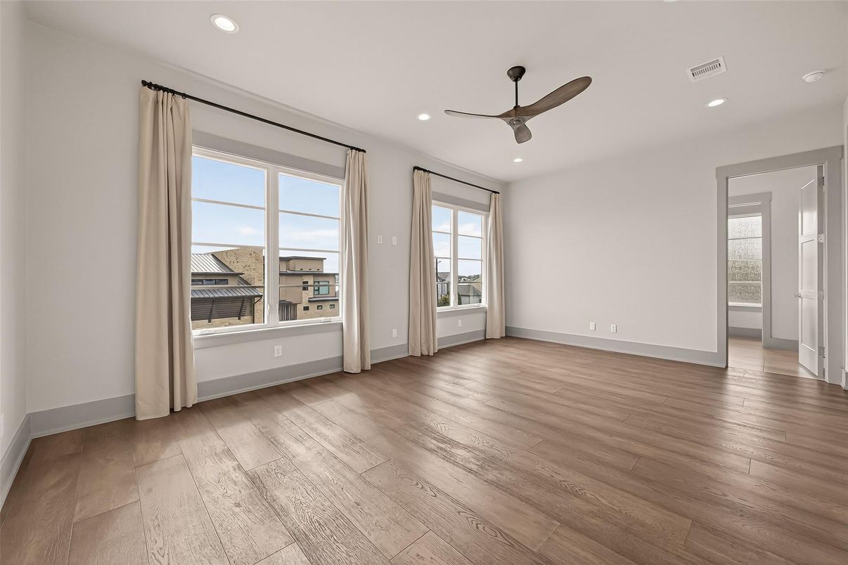 Empty room, Interior, Recessed Lighting, Wood Texture Flooring