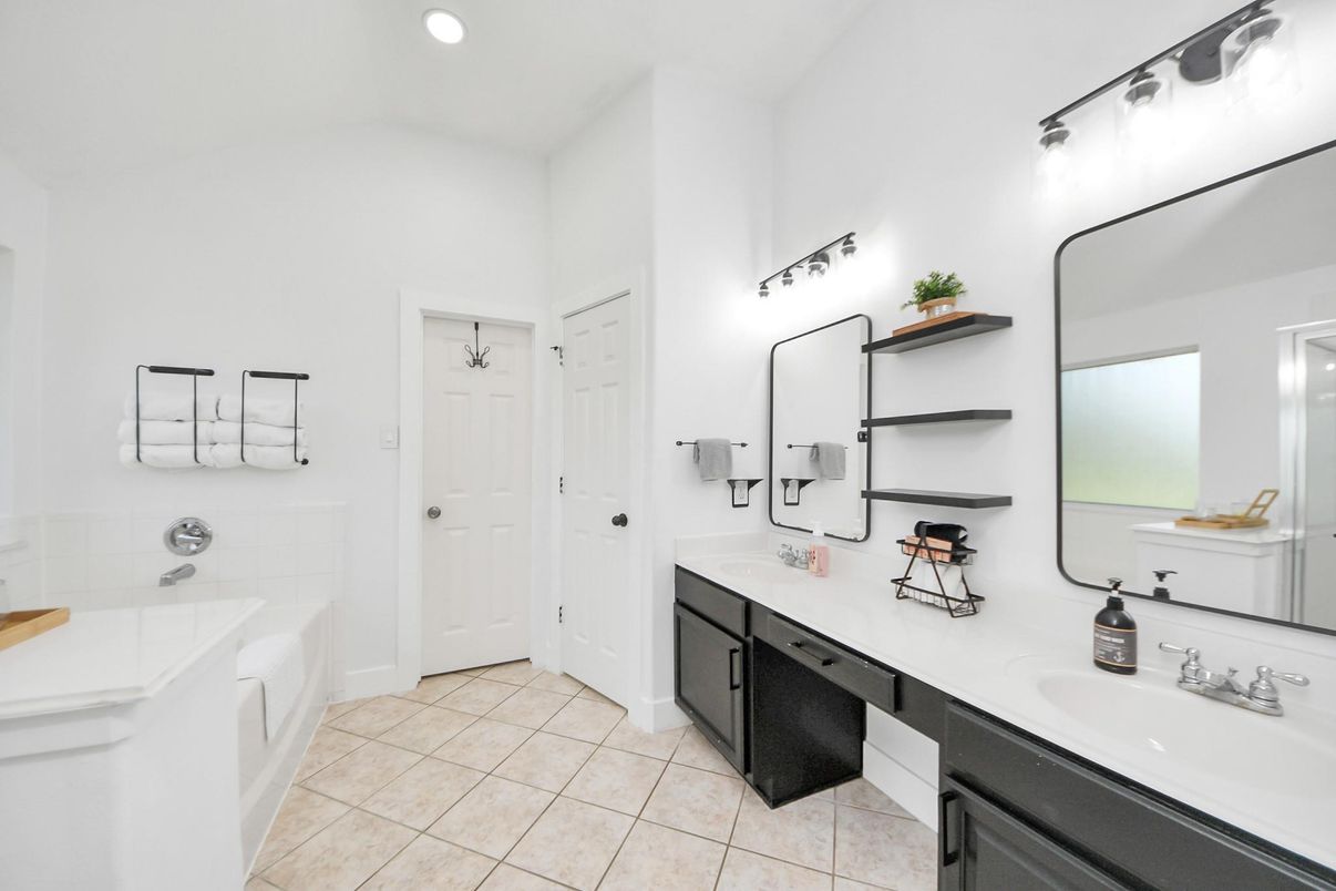 Bathroom, Dual Sink Vanities, Interior, Recessed Lighting