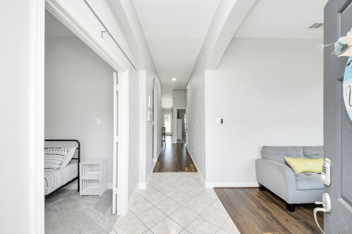 Interior, Recessed Lighting, Wood Texture Flooring