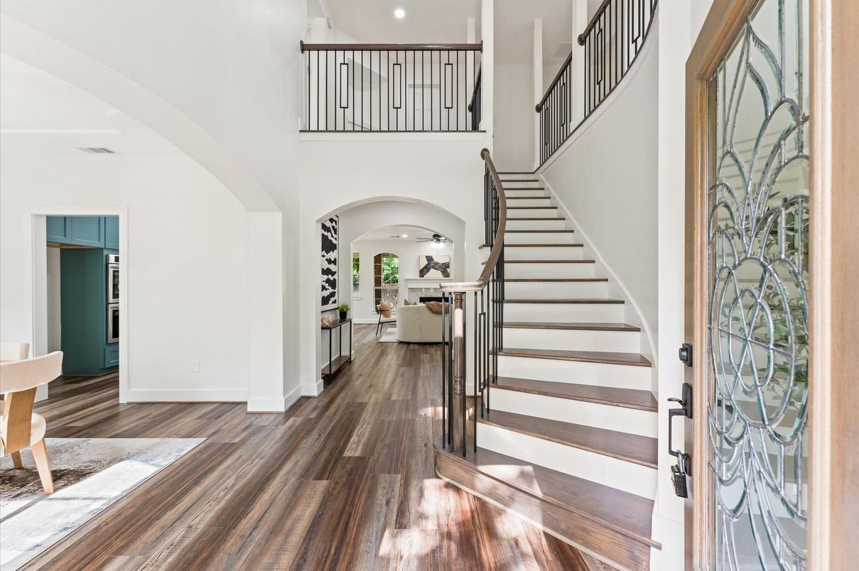 Interior, Recessed Lighting, Wood Texture Flooring