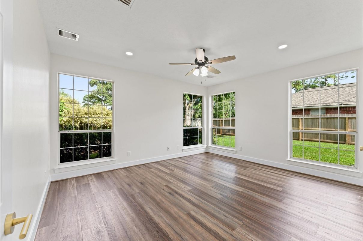 Empty room, Interior, Recessed Lighting, Wood Texture Flooring