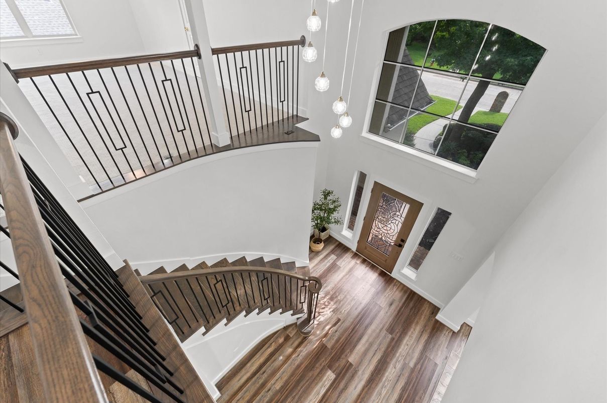 Interior, Pendant Lights, Wood Texture Flooring
