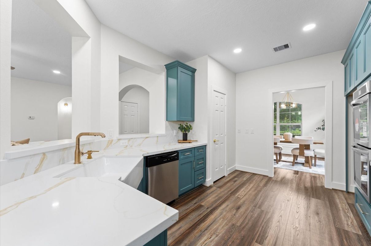 Dining room, Interior, Kitchen, Pendant Lights, Recessed Lighting, Wood Texture Flooring