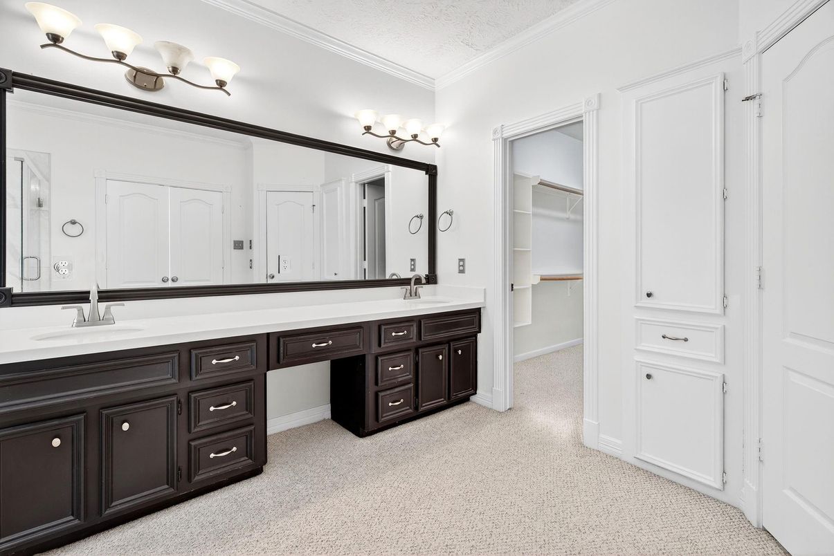 Bathroom, Dual Sink Vanities, Interior