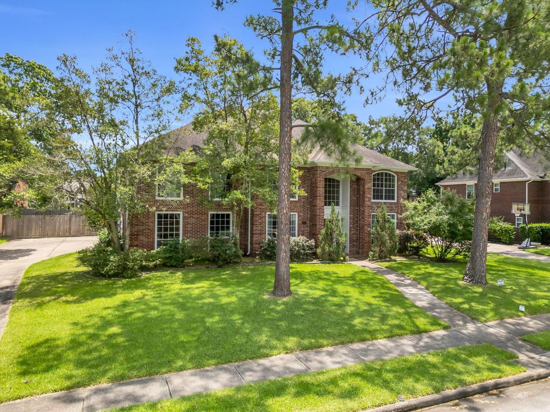 Exterior, Facade, Brick Facade, Georgian